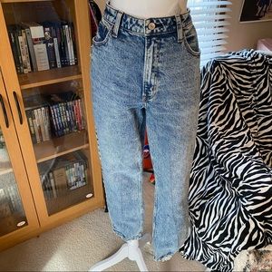 Abercrombie & Fitch high rise curve love mom jean